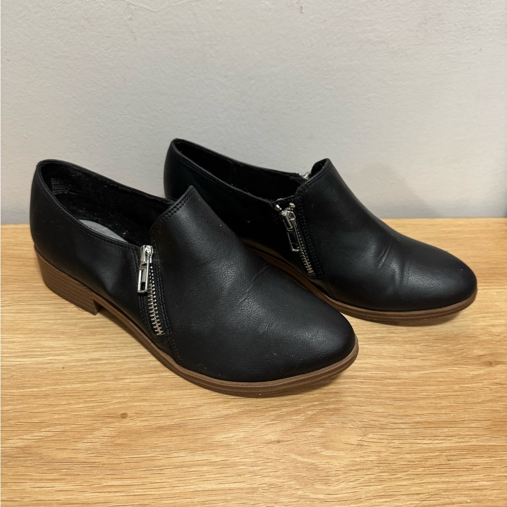 American Eagle By Payless Black Loafers with Zipper Detail